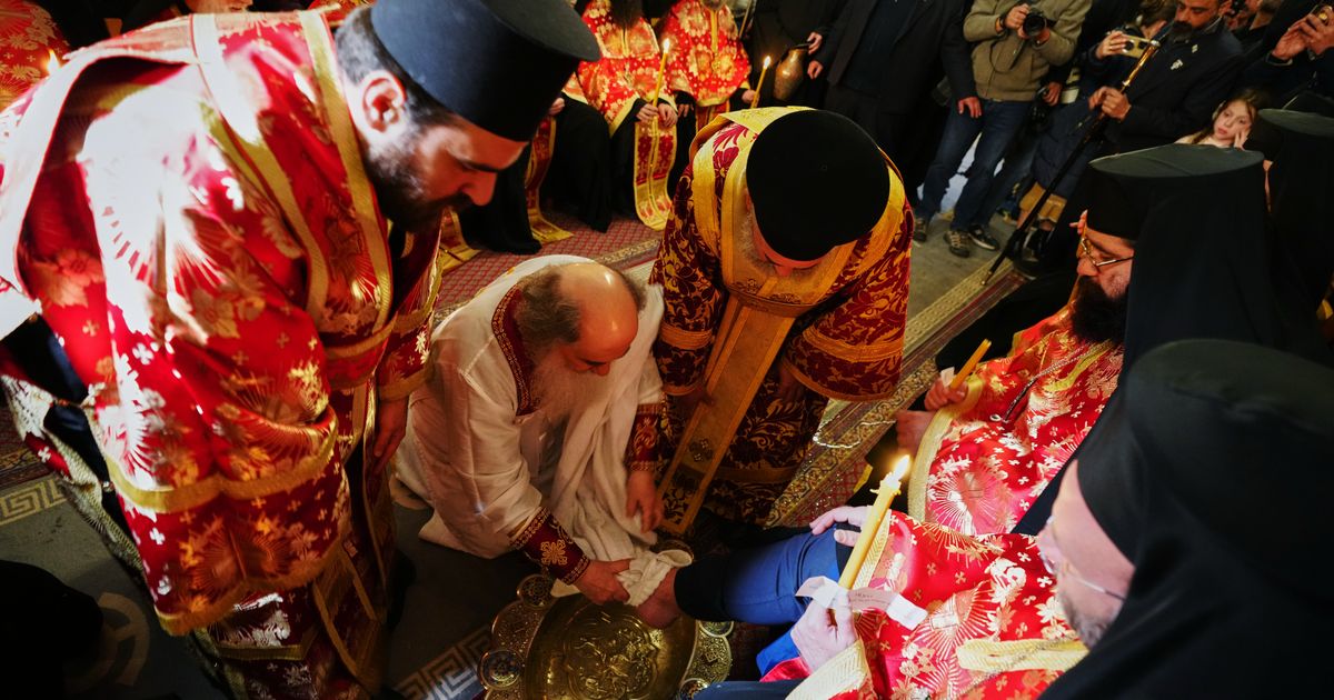 Israel lifts restrictions at holy sites in Jerusalem after fragile ceasefire announced :: WRAL.com