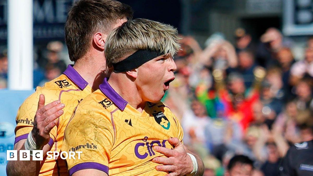 Henry Pollock celebrates a try