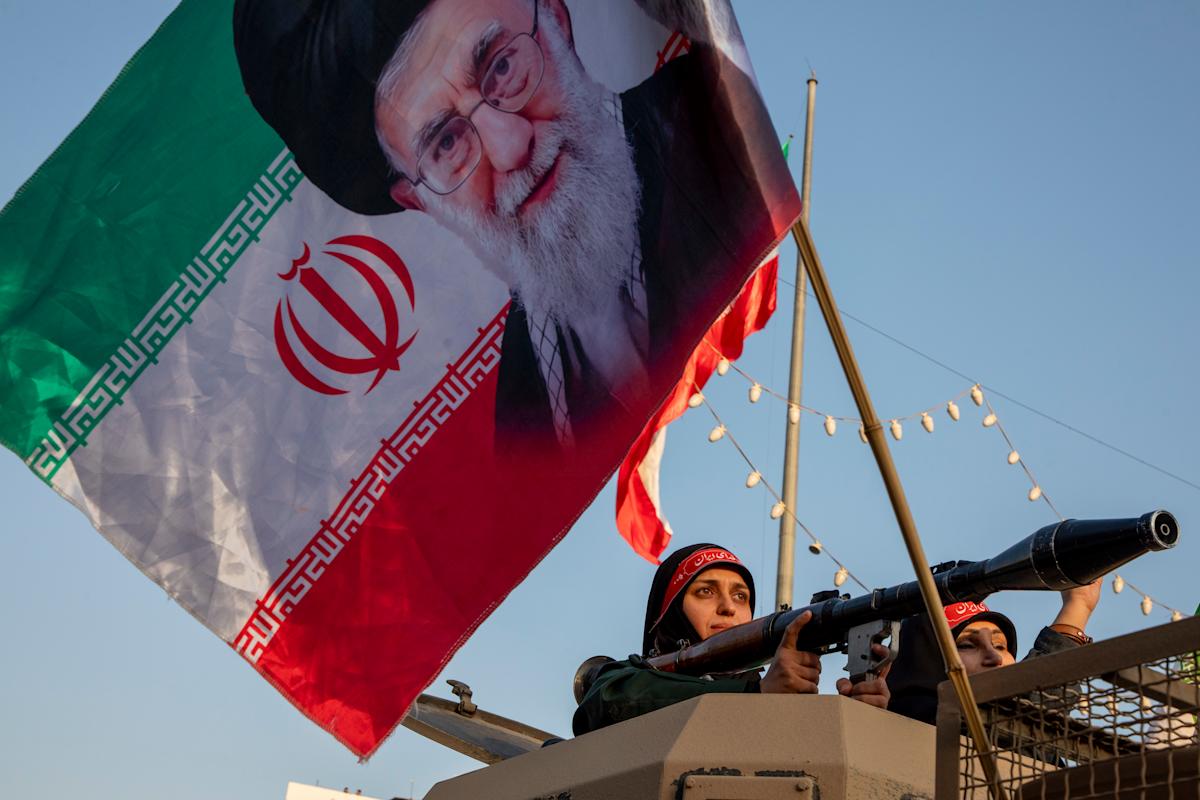 Oil surges back up as Iran says Strait of Hormuz is closed, US Navy seizes Iranian vessel