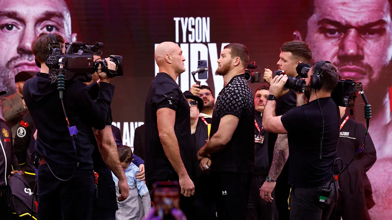 Boxing - Tyson Fury & Arslanbek Makhmudov Weigh-In - The Pelligon, London, Britain - April 10, 2026 Tyson Fury and Arslanbek Makhmudov go head to head during the weigh-in Action Images via Reuters/Andrew Couldridge