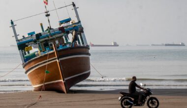 Iran said to offer US deal to reopen Hormuz, end war and put off nuclear talks