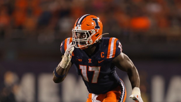 Illinois Gabe Jacas (17) rushes the line during an NCAA football game on Saturday, Sept. 13, 2025, in Champaign, Ill. (AP Photo/Melissa Tamez)