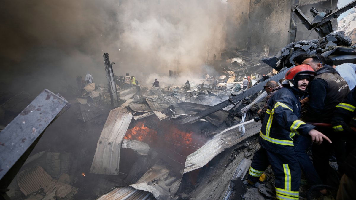 Ceasefire at risk, Israel attacks Lebanon, mines in Strait of Hormuz – NBC Los Angeles