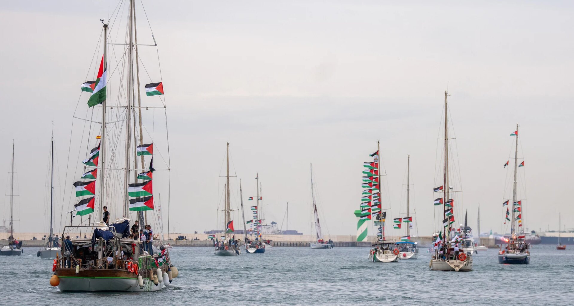 Israeli Navy begins to intercept Gaza flotilla located hundreds of miles from Israel