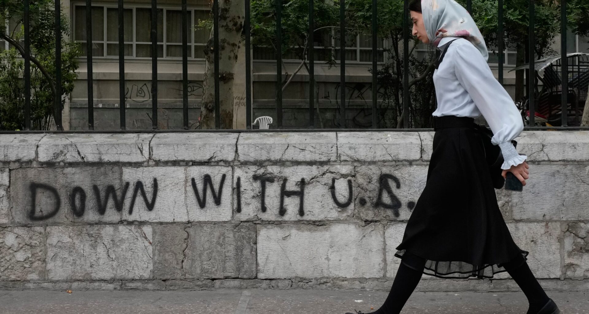 Iran Open to Talks, but Plans to Outlast U.S. Blockade