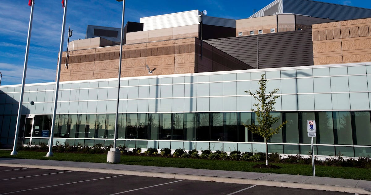 Toronto jail guard sentenced to 2 years behind bars for smuggling in drugs, blades