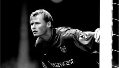 Former Arsenal star Alex Manninger dies after car hit by train - London Evening Standard