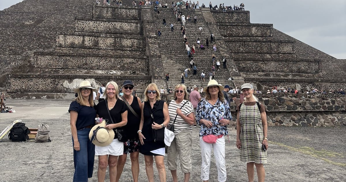 B.C. tourists smile at Mexico pyramid. Behind them, a gunman, moments before killing - CTV News
