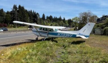 Small plane makes emergency landing on Hwy 14 in Vancouver
