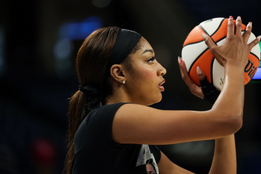 Chicago Sky trade star to Atlanta Dream