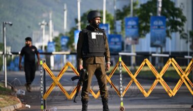 A police officer stands guard near the Serena Hotel, the venue for expected US-Iran talks, in Islamabad's Red Zone on April 25, 2026. Iran's foreign minister arrived in Islamabad on April 24 and US envoys headed to the Pakistani capital in a bid to kickstart a new round of peace negotiations amid a fragile ceasefire.