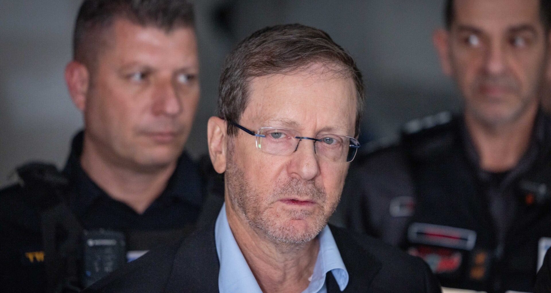 Wagering on a plea deal for Netanyahu, Herzog takes a risky bet on his pareve approach