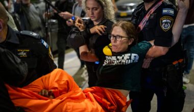 Cops violently disperse protesters at Tel Aviv anti-war rally, after court raised attendance cap