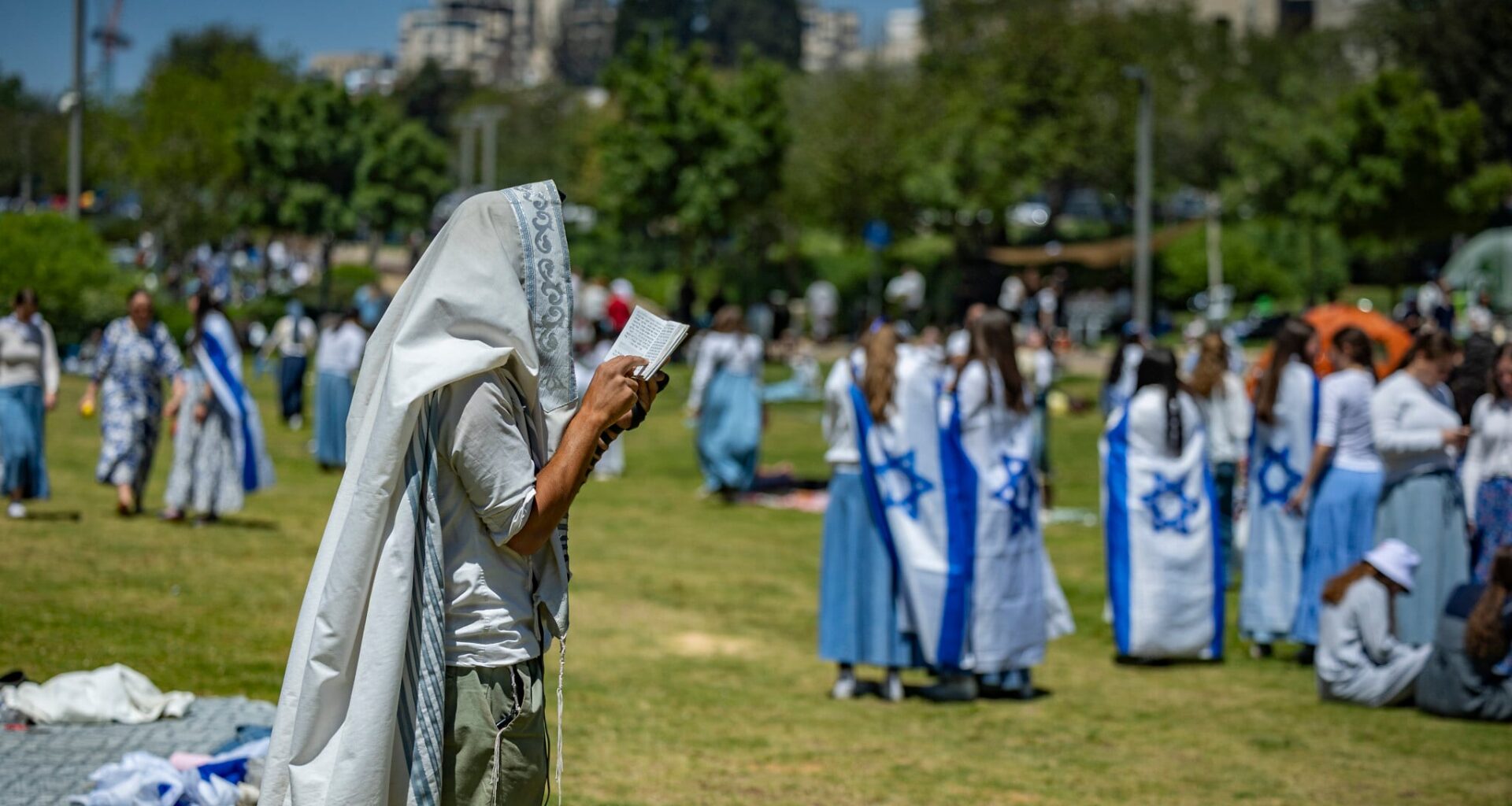 Blue skies, white smoke: Israelis celebrate 78 years of independence