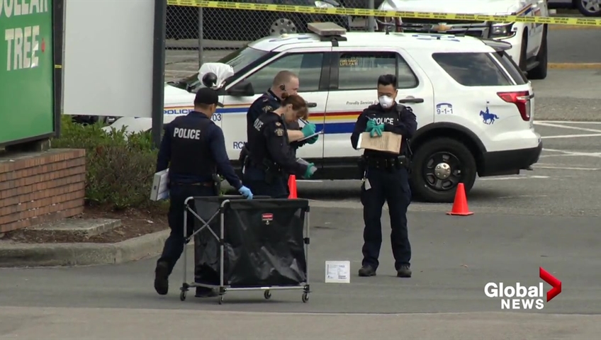 Click to play video: 'IHIT investigating fatal stabbing outside Surrey mall'