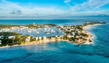 U.S. woman missing after husband says she fell from boat on Bahamas trip - National