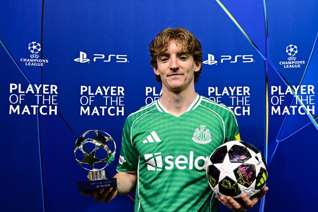 Anthony Gordon #10 of Newcastle United with the Man of the match award