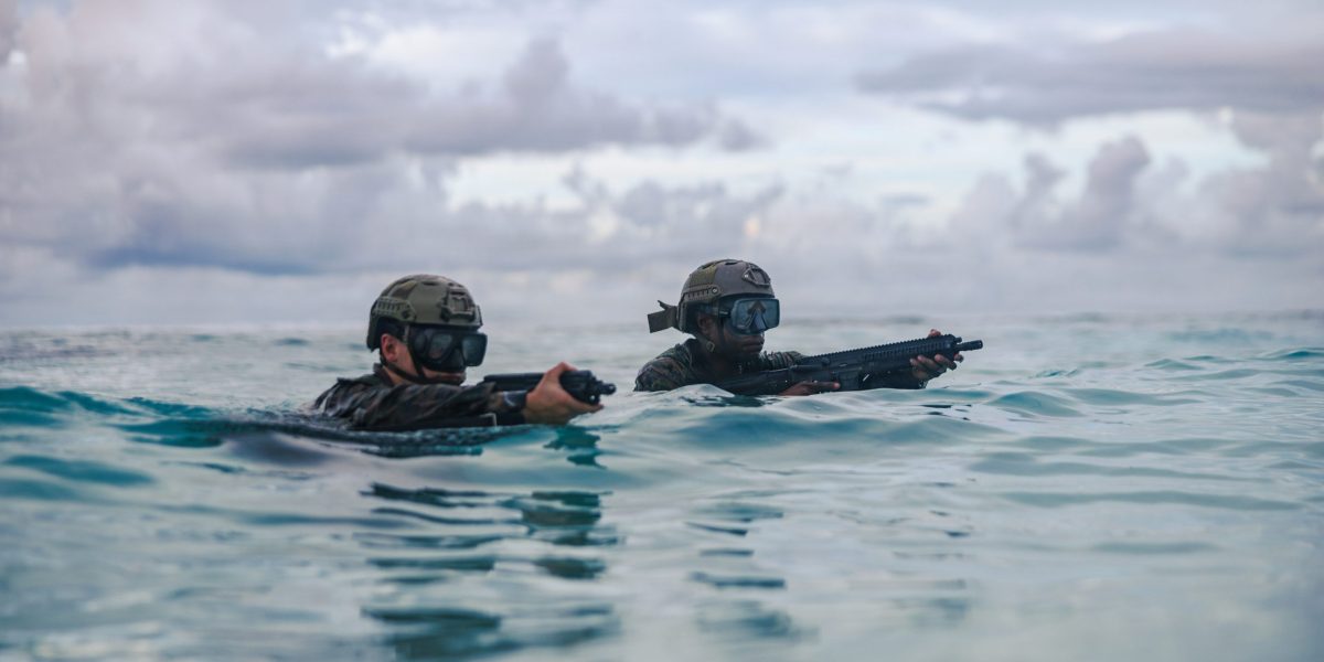 Trump calms markets to fight Iran longer and always uses the military assets he deploys, expert says