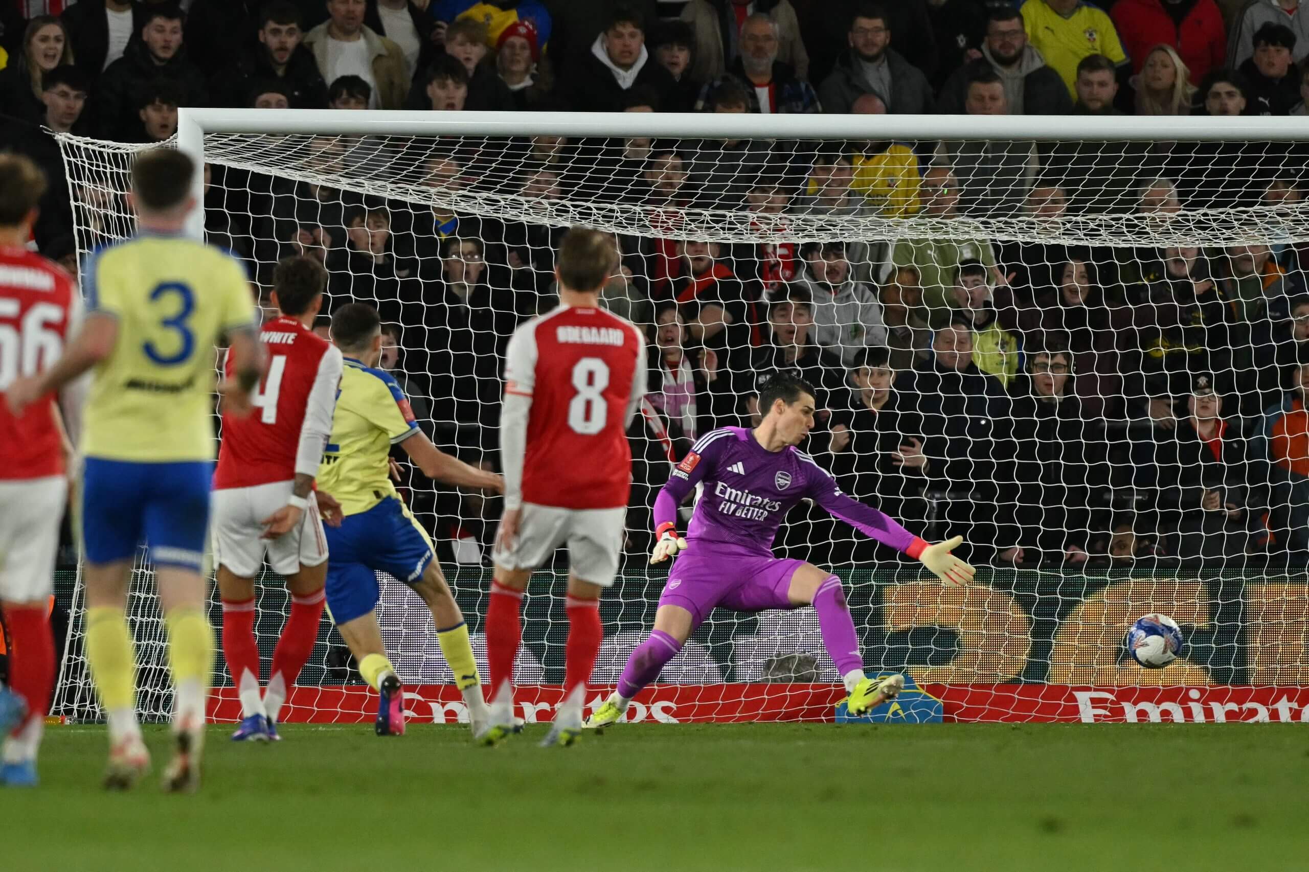 Ross Stewart scores for Southampton against Arsenal