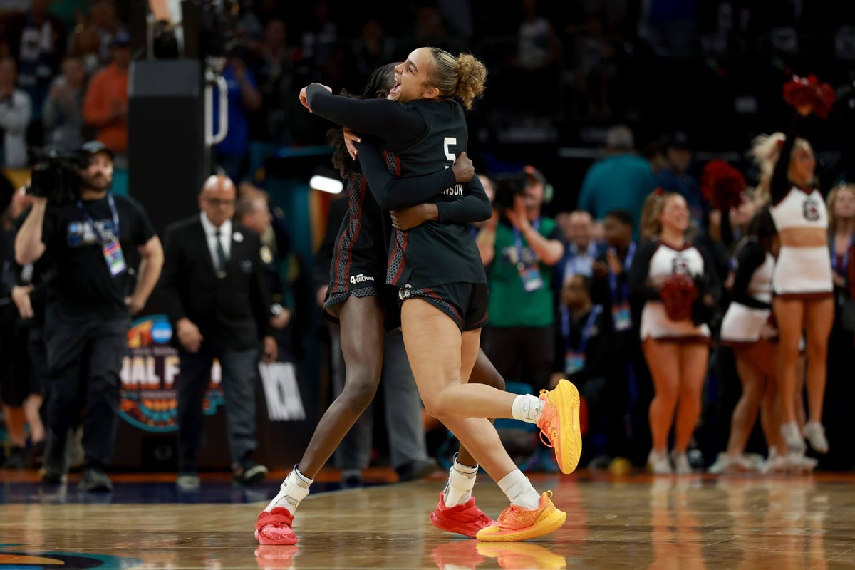 South Carolina hands UConn first loss, reaches fourth NCAA final in 5 years