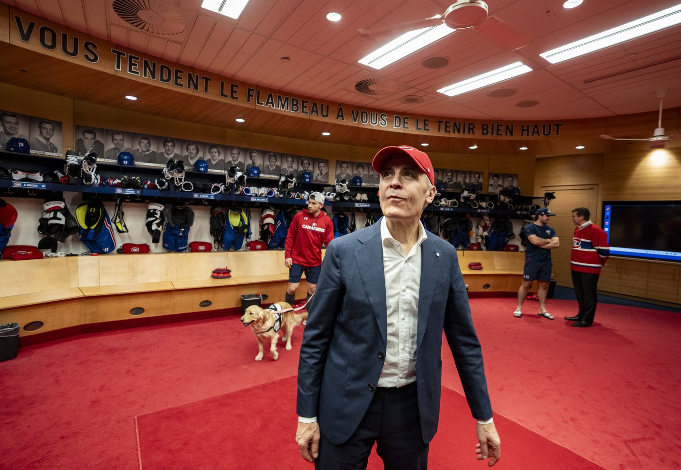 PM Mark Carney visits Canadiens' dressing room after win against Lightning