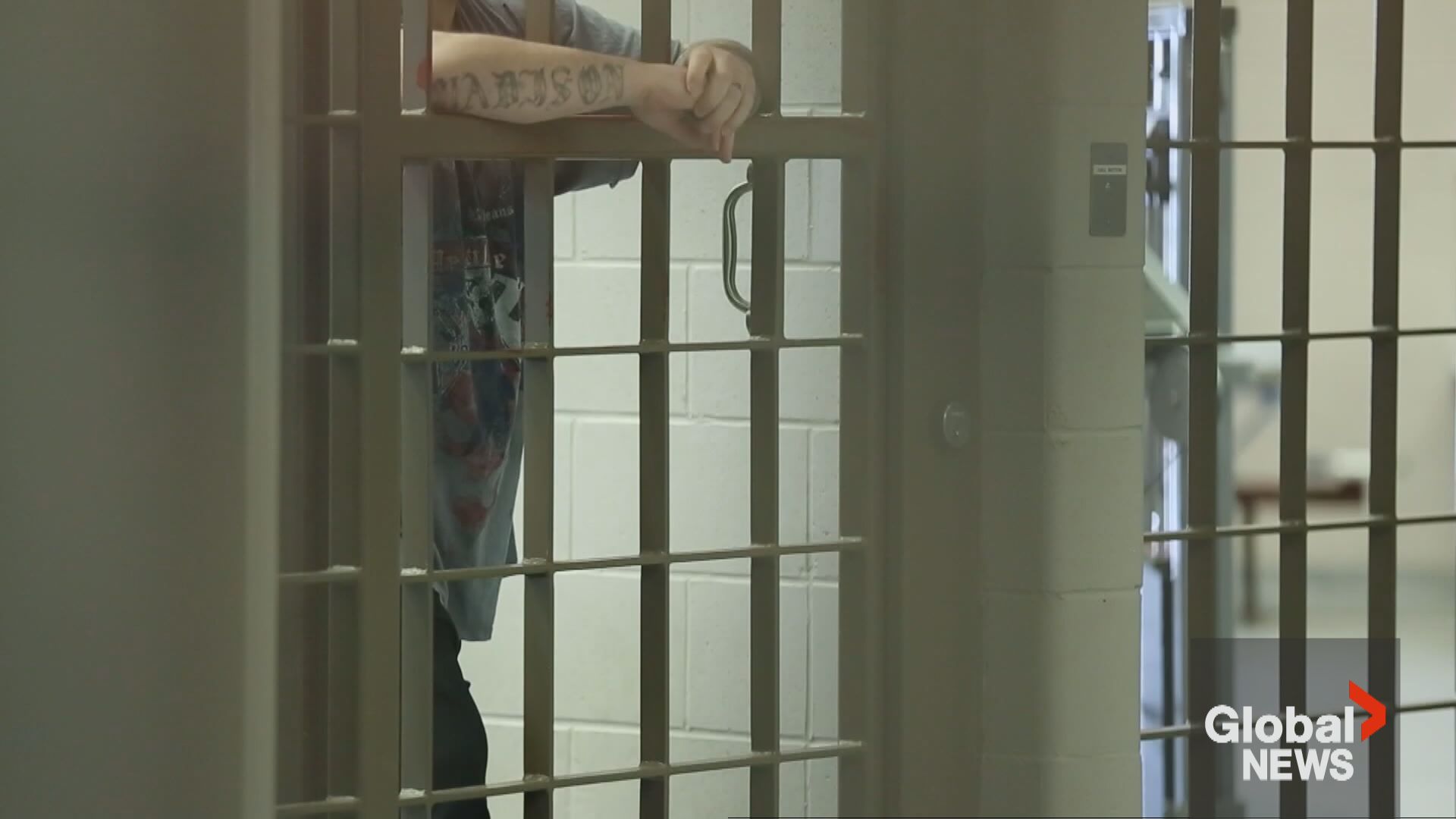 Click to play video: 'Dozens of inmates released from Ontario jails every year because of ‘errors or oversight’'