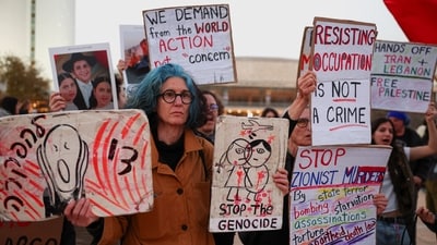 Israelis take part in an anti-war protest, calling for an end to the U.S.-Israel conflict with Iran, in Tel Aviv, Israel, April 4, 2026. (REUTERS)