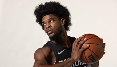 Scoot Henderson poses with the basketball.