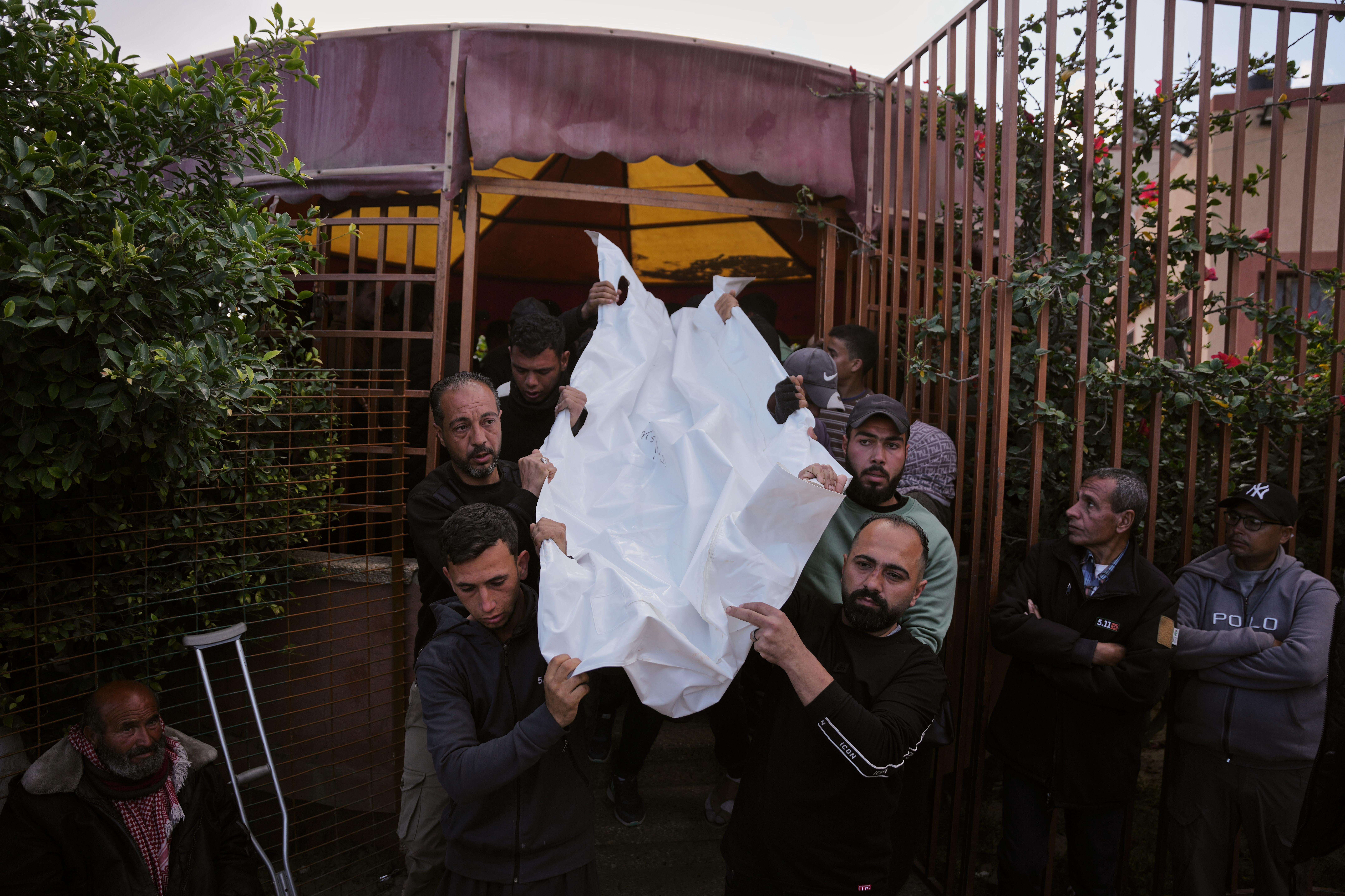 Palestinians carry the body of Majed Abu Mousa