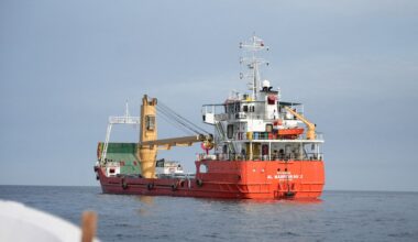 U.S. and Iran begin a battle of economic endurance in the Strait of Hormuz