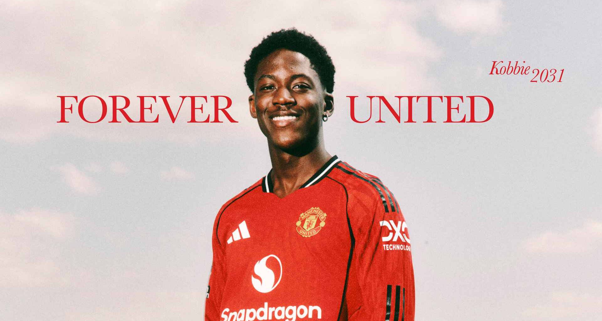 Kobbie Mainoo signs new Man Utd contract