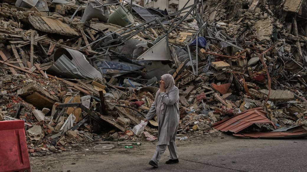 Click to play video: 'Displaced Lebanese return to ruined homes, rubble amid fragile truce'