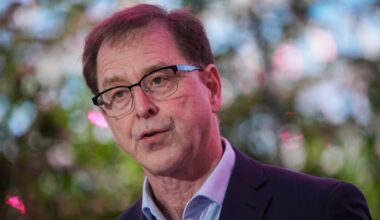 B.C. government reacts to report Ottawa favours southern pipeline route - CTV News