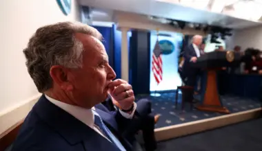 U.S. team heads to Iran peace talks with a gulf separating the two sides