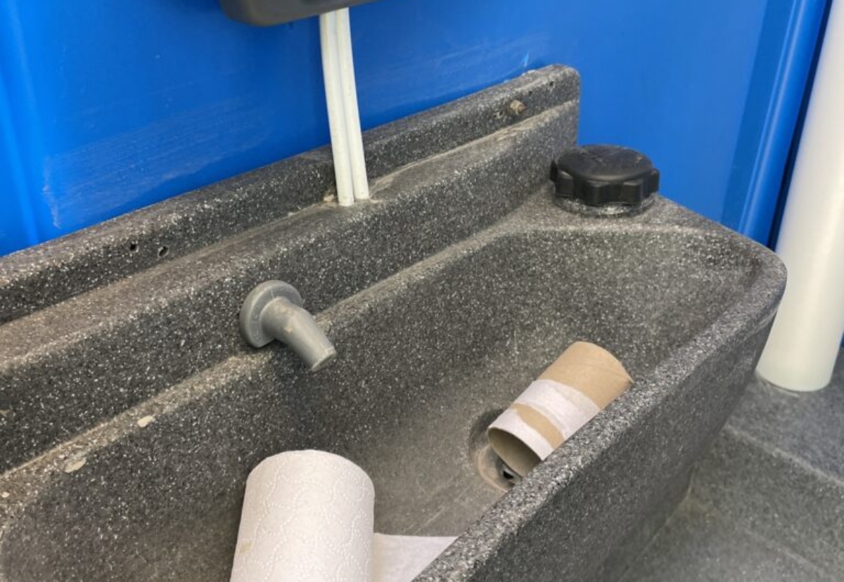 There was no supply of clean hot and cold or warm water on site