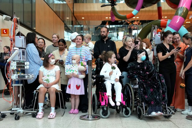 MELBOURNE, AUSTRALIA - APRIL 14: Children with their parents wait for the arrival of Prince Harry, Duke of Sussex and Meghan, Duchess of Sussex during their visit to the Royal Children's Hospital on April 14, 2026 in Melbourne, Australia. The Duke and Duchess of Sussex are on a four-day visit to Australia, with engagements across Melbourne, Canberra and Sydney. (Photo by Asanka Ratnayake/Getty Images)
