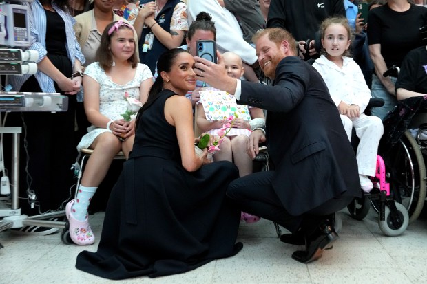 MELBOURNE, AUSTRALIA - APRIL 14: Meghan, Duchess of Sussex and Prince Harry, Duke of Sussex pose for a selfie with children and their families during a visit to the Royal Children's Hospital on April 14, 2026 in Melbourne, Australia. The Duke and Duchess of Sussex are on a four-day visit to Australia, with engagements across Melbourne, Canberra and Sydney. (Photo by Asanka Ratnayake/Getty Images)