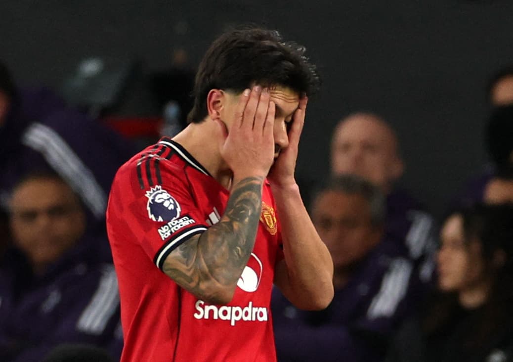 Man Utd: How many matches is Lisandro Martinez banned for after Leeds red card?