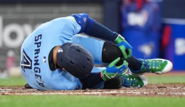 George Springer leaves game due to fractured left big toe