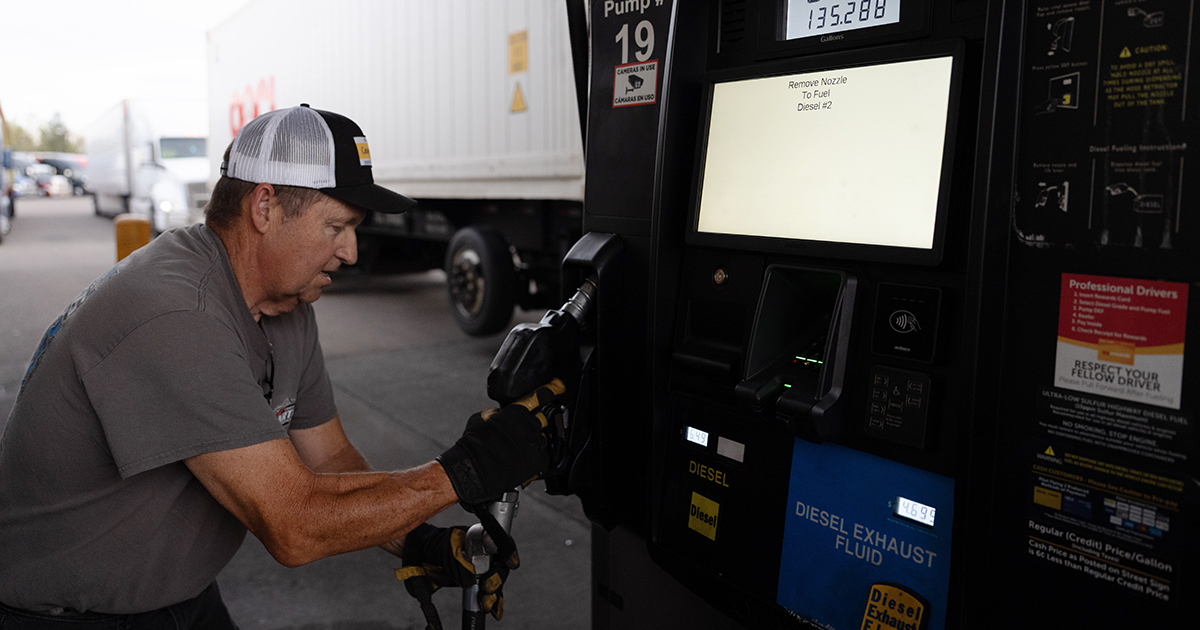 Oil Prices Climb as US Prepares for Blockade of Iran's Ports