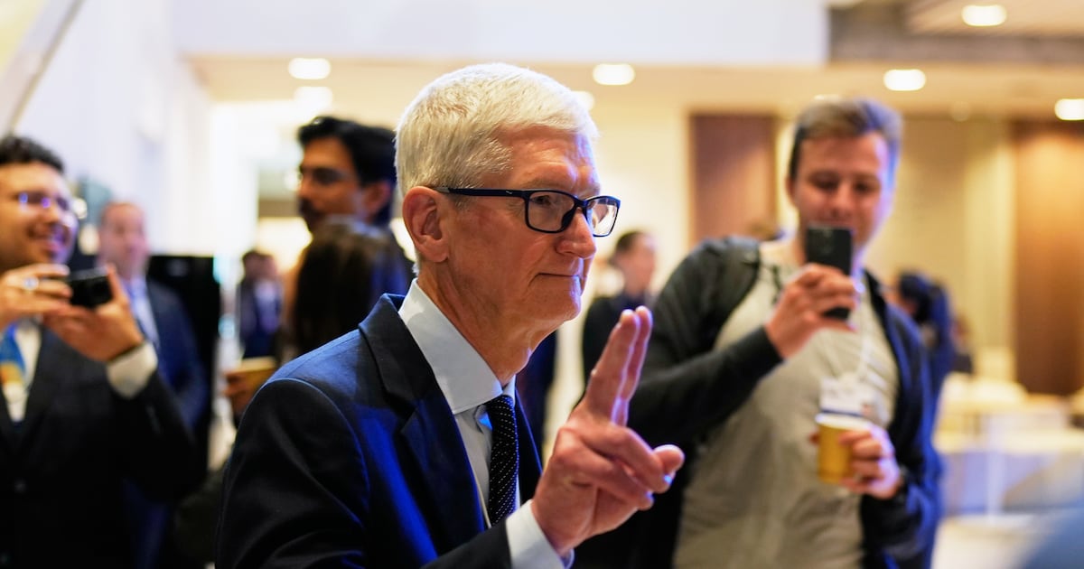 Apple CEO to step down, John Ternus to replace