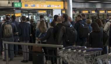 Thousands flying into UK from Malaga, Amsterdam and Alicante face EES queues