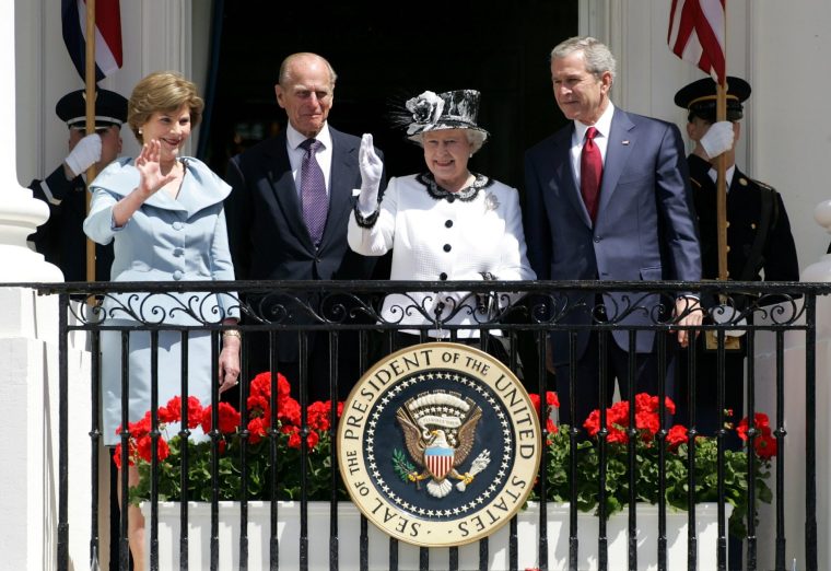 WASHINGTON - MAY 07: Queen Elizabeth II , Prince Philip, the Duke of Edinburgh, Laura Bush and George W Bush wave from the balcony of the White House on May 7, 2007 in Washington DC. This is the second day of a six day US state visit to commemorate the 400th anniversary of the Settlement of Jamestown. (Photo by Chris Jackson/Getty Images)