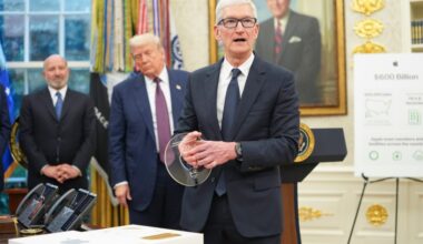 Trump compliments outgoing Apple CEO Tim Cook, but adds vulgar insult – The Mercury News