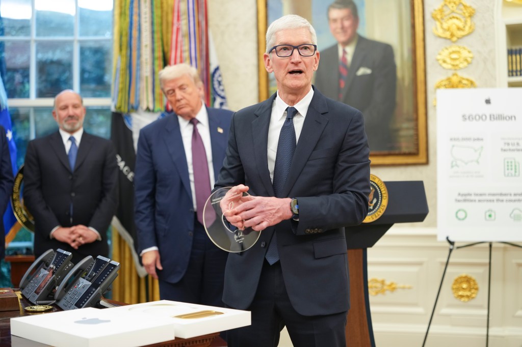 Trump compliments outgoing Apple CEO Tim Cook, but adds vulgar insult – The Mercury News