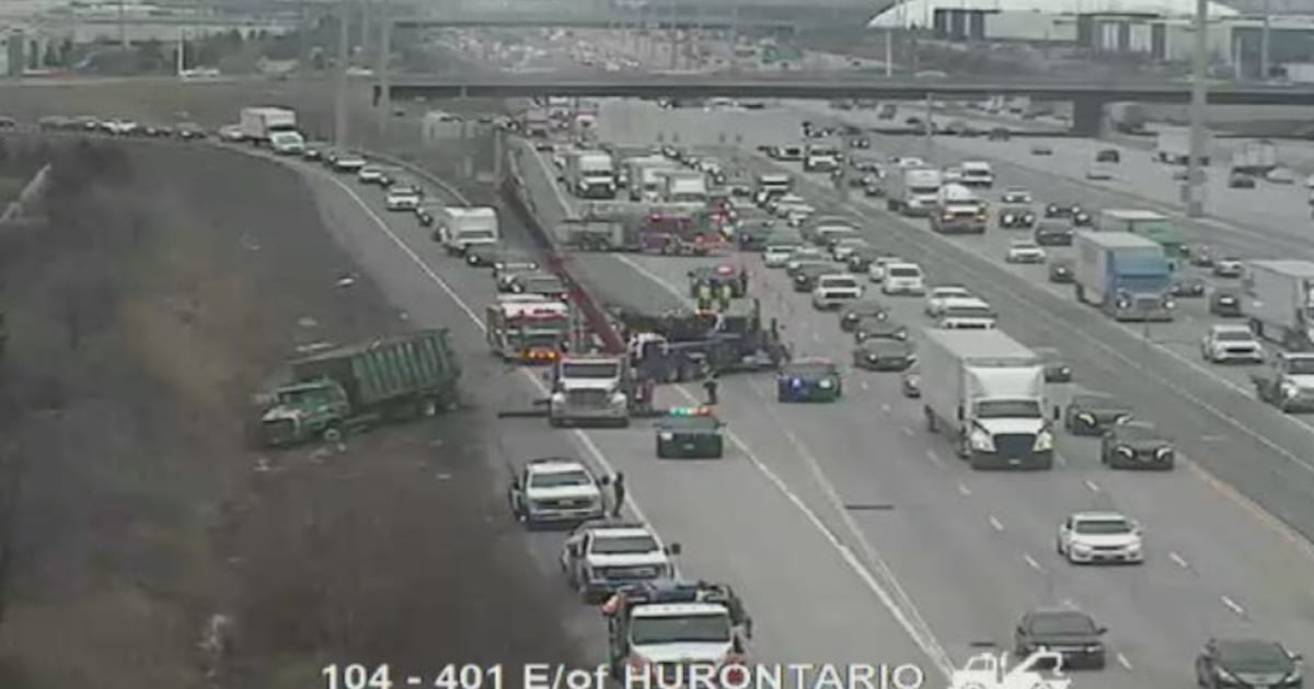 Highway 401 collision in Mississauga: eastbound collectors partially closed