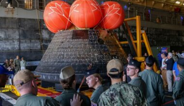 USS Murtha delivers Artemis II capsule to San Diego