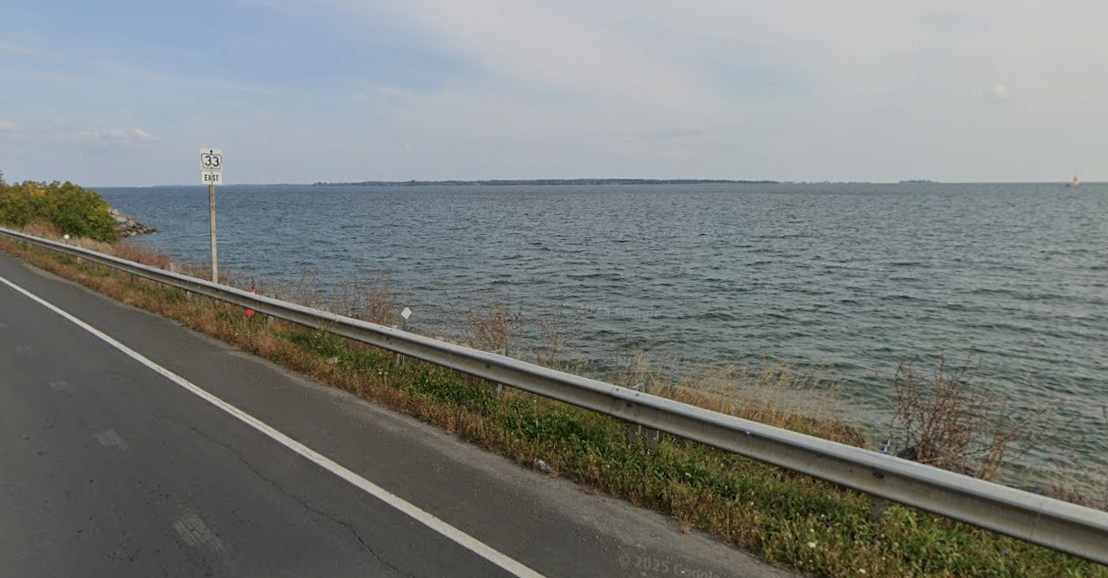 'Unknown' number of people missing after vehicle goes into lake