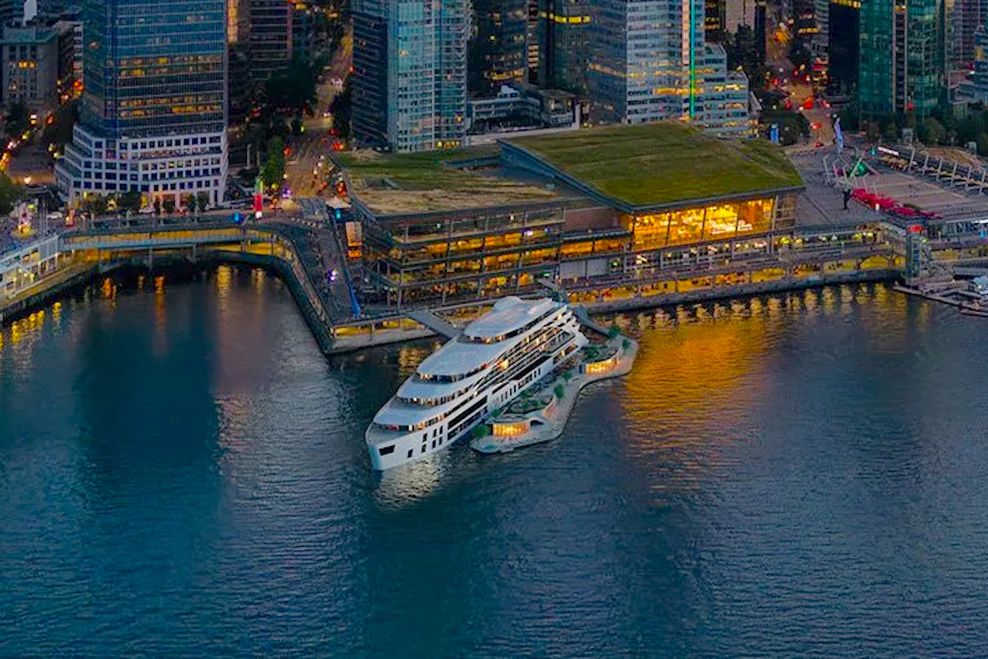 Sunborn Evolution Vancouver floating hotel f11