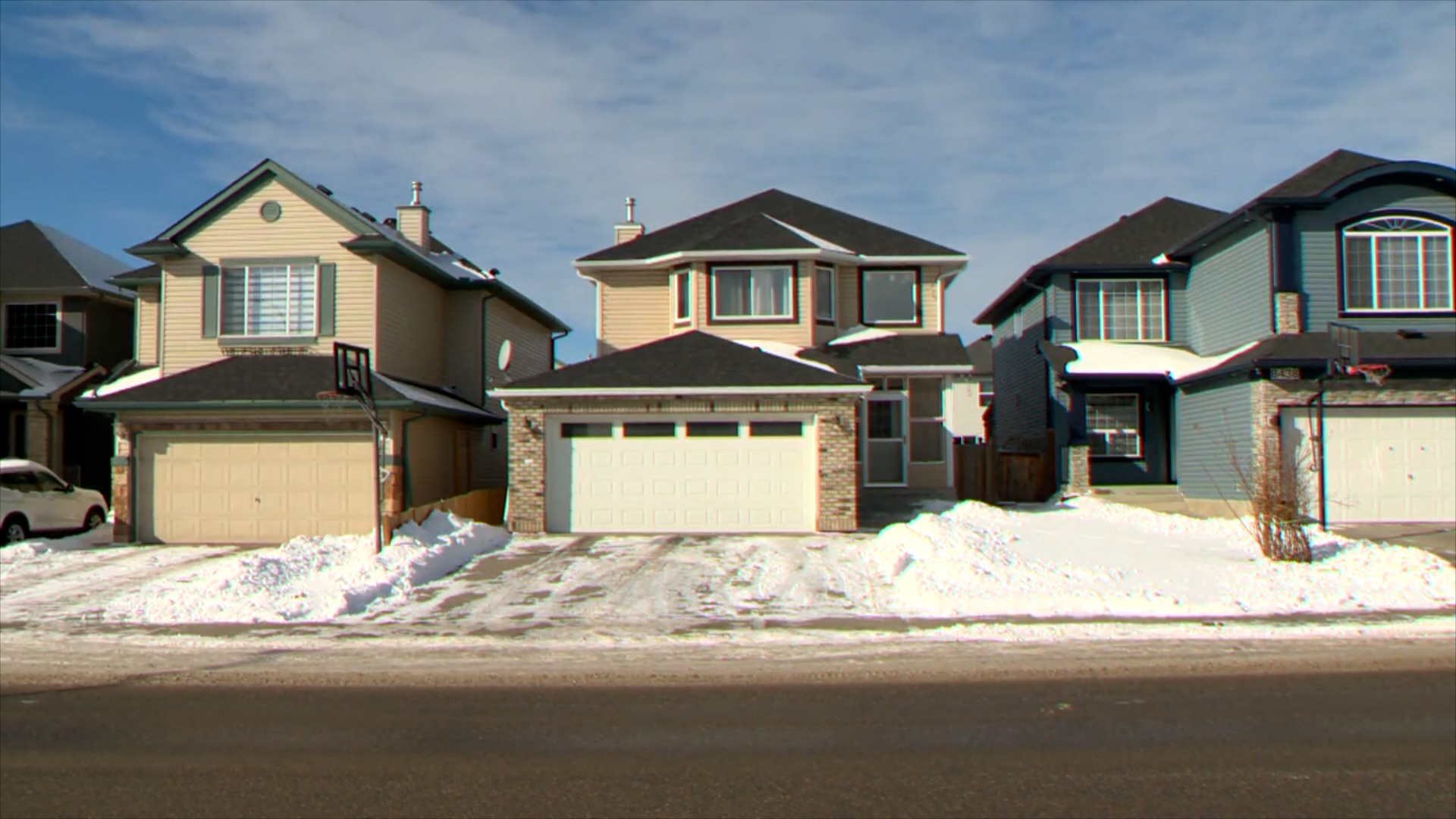 Click to play video: 'Northeast Calgary community shaken after homes targeted in extortion shootings'